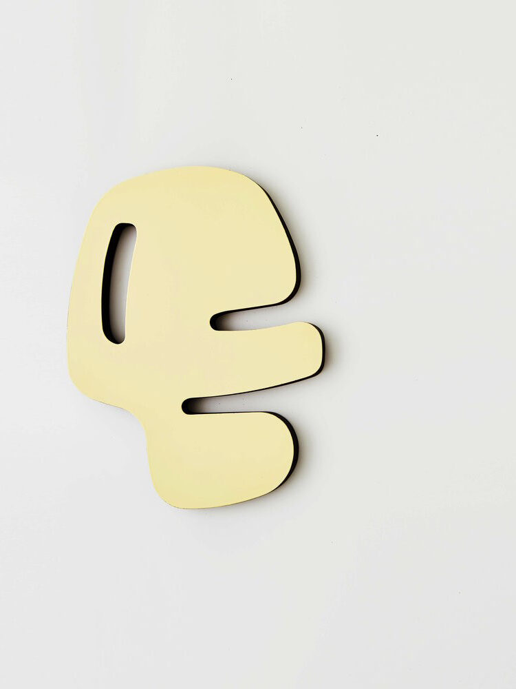 Gidon Bing | Ltd edition wire-form delineated sculptural
study
Material: Polished Brass alloy | 53 x 65 x 5 cm